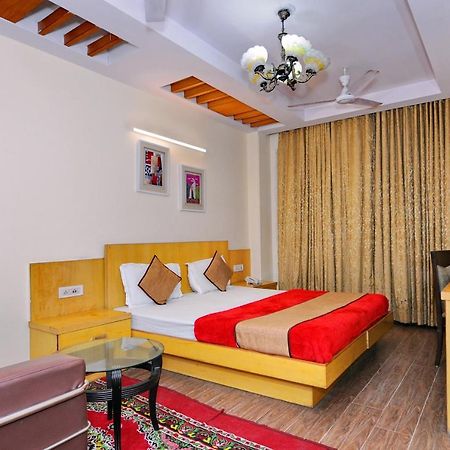 Hotel Tjs Grand Делі Екстер'єр фото