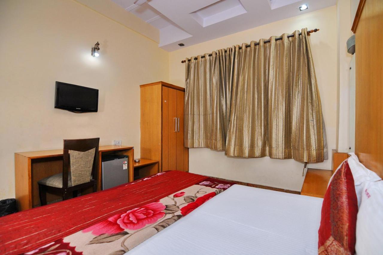 Hotel Tjs Grand Делі Екстер'єр фото