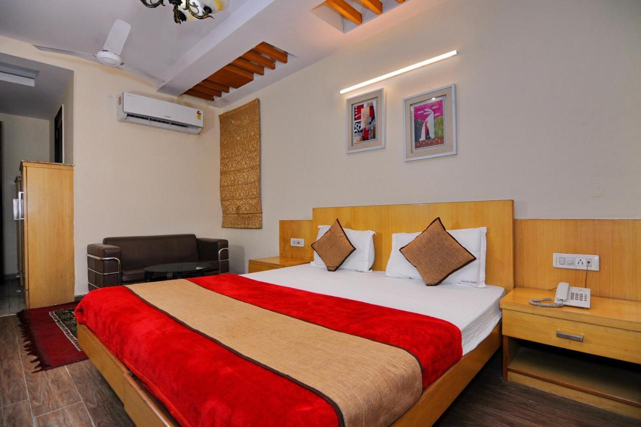 Hotel Tjs Grand Делі Екстер'єр фото