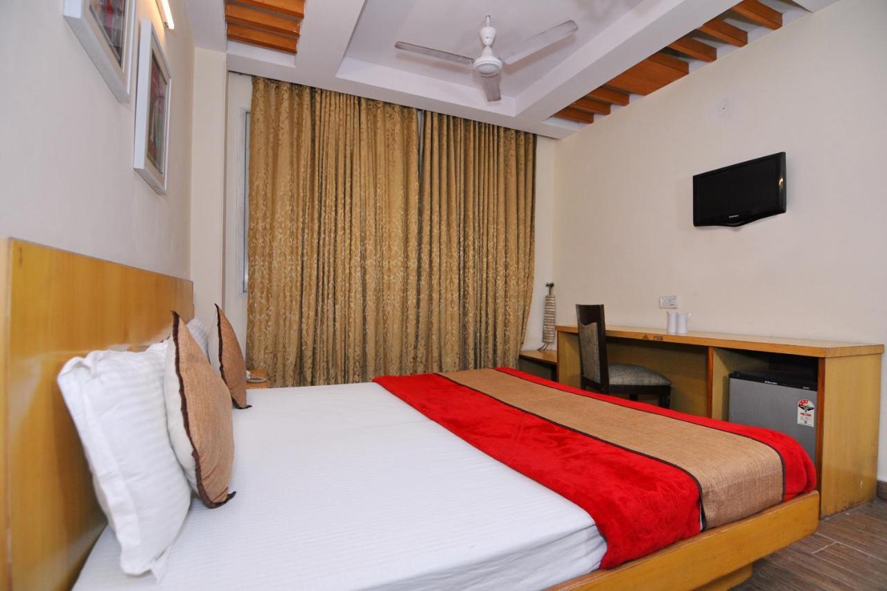 Hotel Tjs Grand Делі Екстер'єр фото