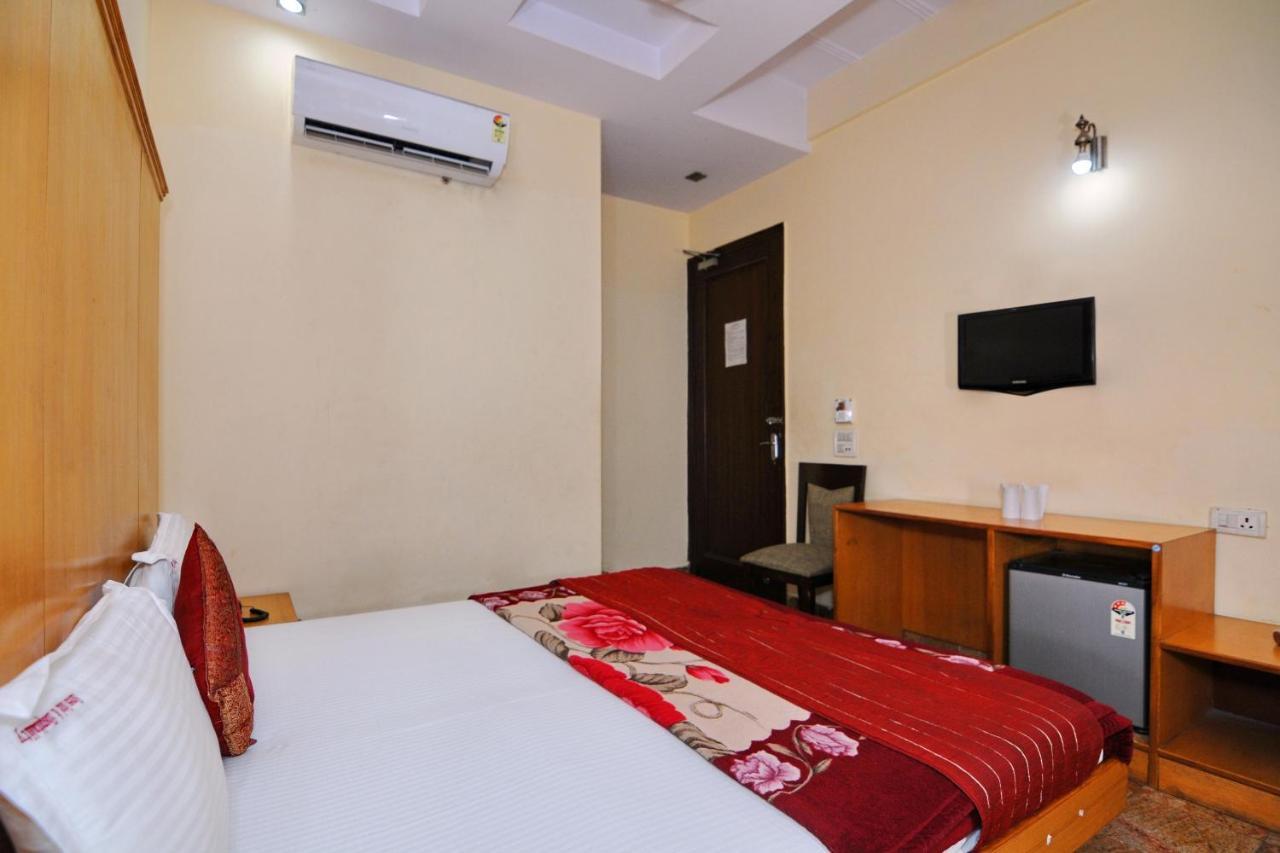 Hotel Tjs Grand Делі Екстер'єр фото