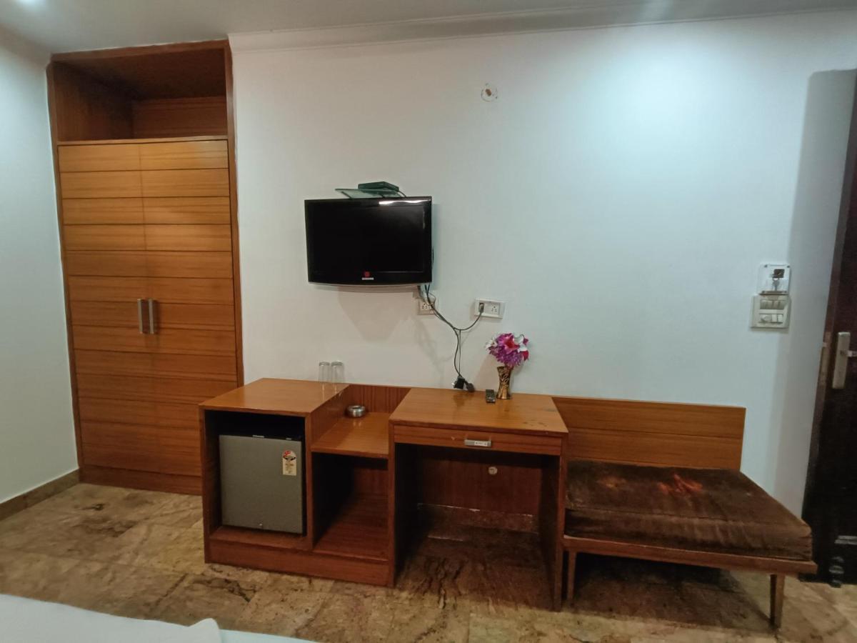 Hotel Tjs Grand Делі Екстер'єр фото