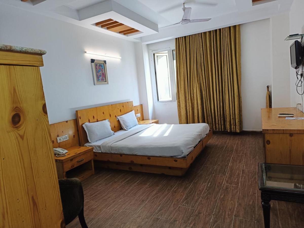 Hotel Tjs Grand Делі Екстер'єр фото