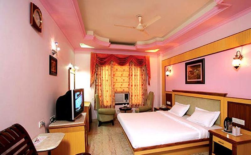 Hotel Tjs Grand Делі Екстер'єр фото