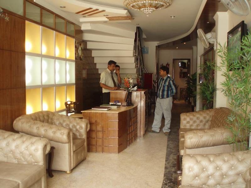 Hotel Tjs Grand Делі Інтер'єр фото
