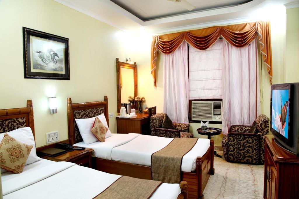 Hotel Tjs Grand Делі Номер фото