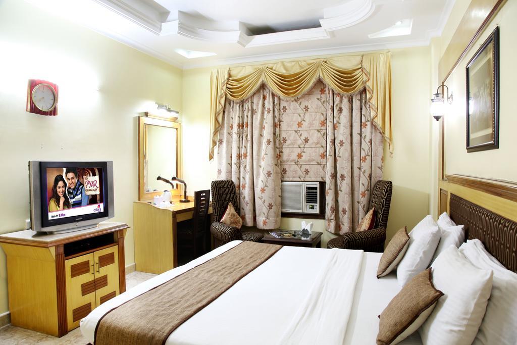 Hotel Tjs Grand Делі Екстер'єр фото