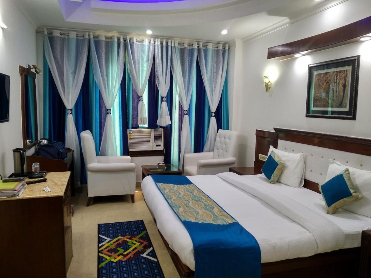 Hotel Tjs Grand Делі Екстер'єр фото