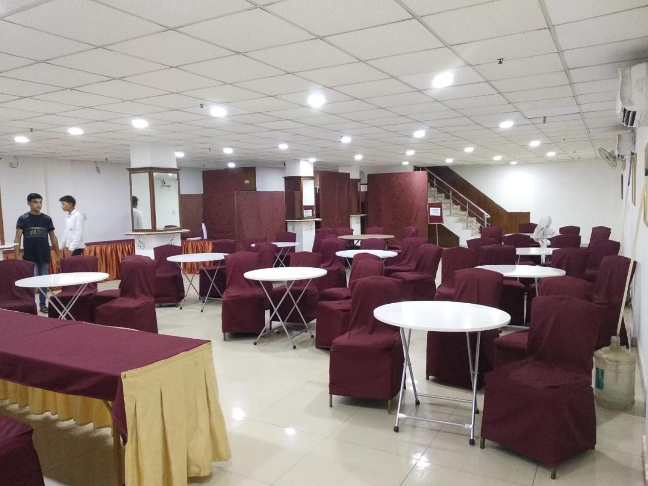 Hotel Tjs Grand Делі Екстер'єр фото