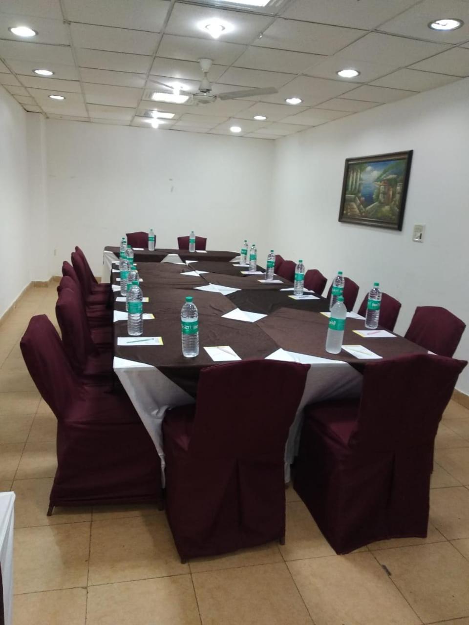 Hotel Tjs Grand Делі Екстер'єр фото