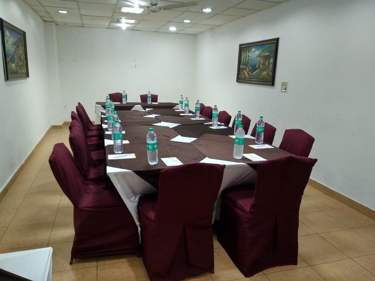 Hotel Tjs Grand Делі Екстер'єр фото