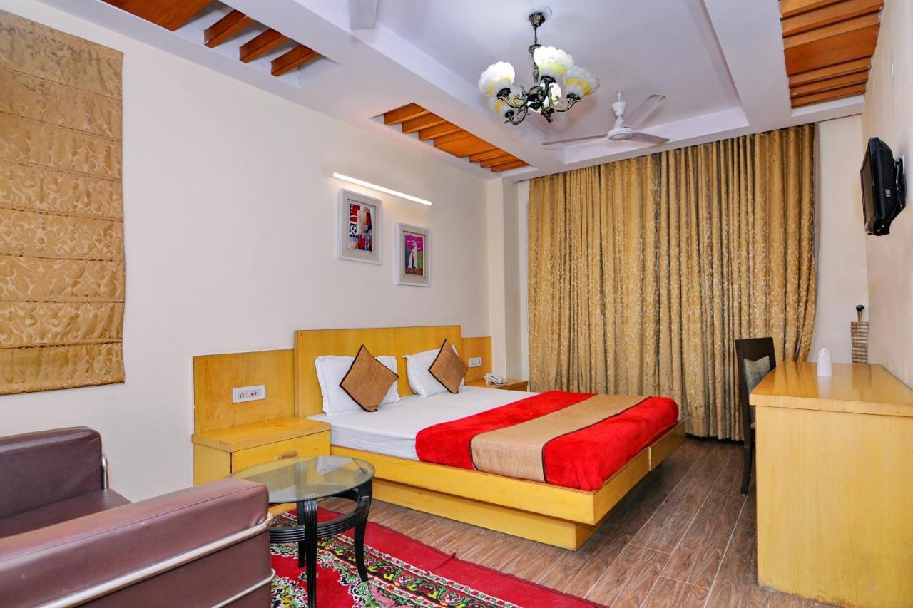 Hotel Tjs Grand Делі Екстер'єр фото